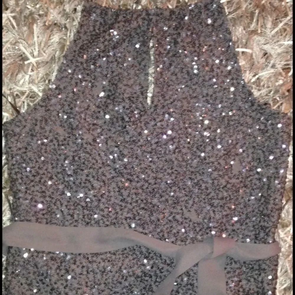 BCBG sequin tank - gray with ribbon - sz 4 NWT